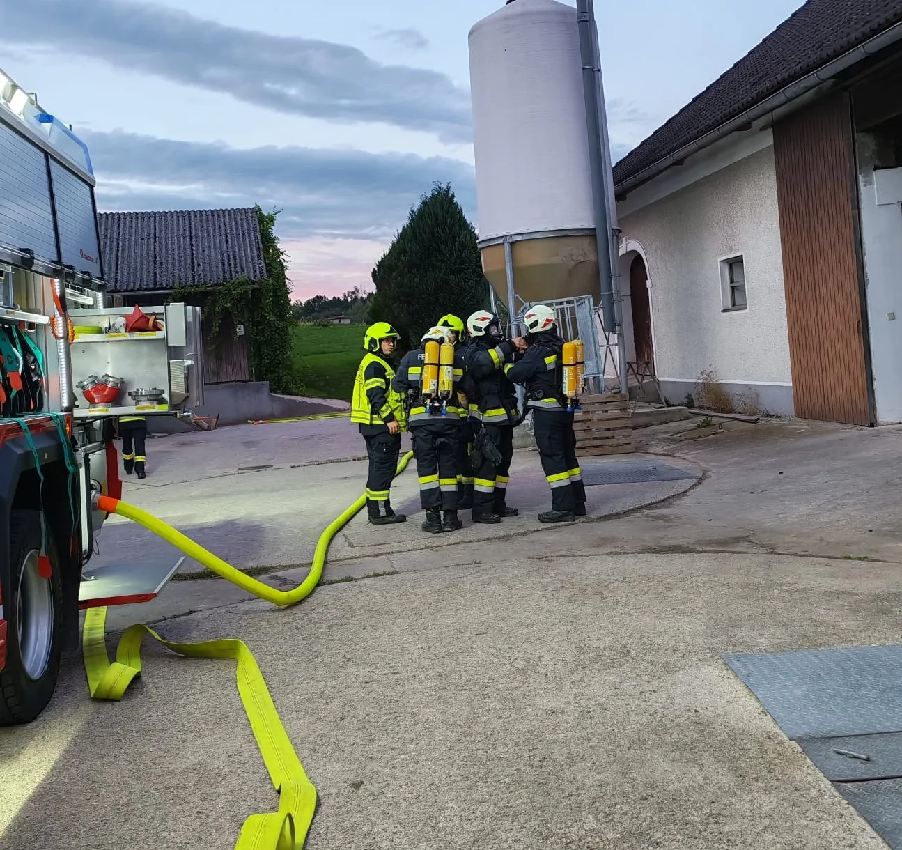 Gesamtübung - Brand eines Landwirtschaftlichen Objekts