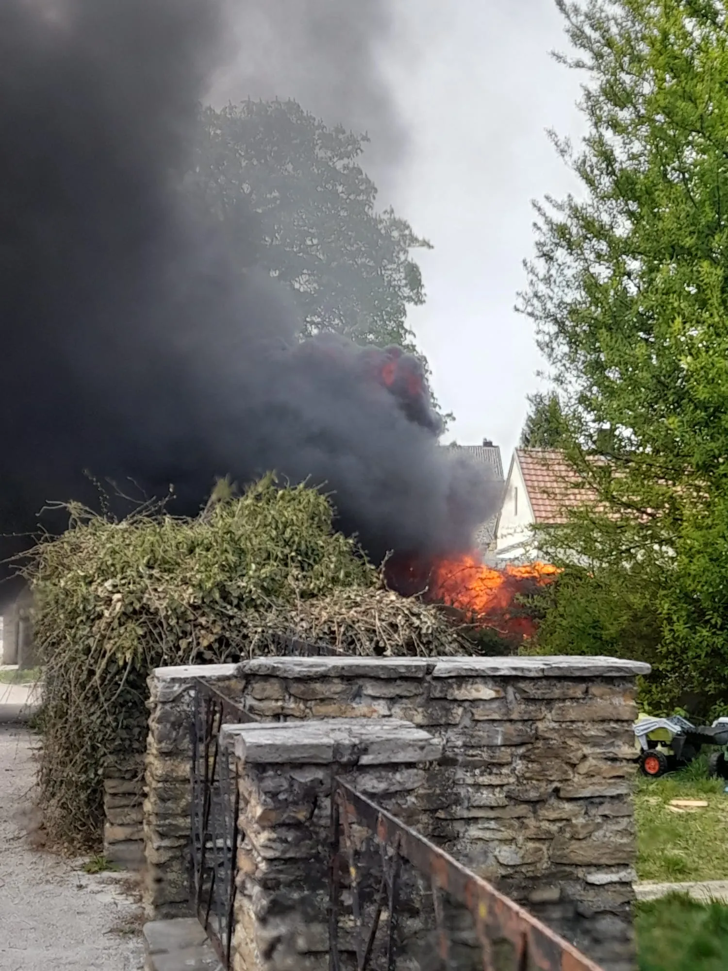 B2 - Fahrzeugbrand Bild 2