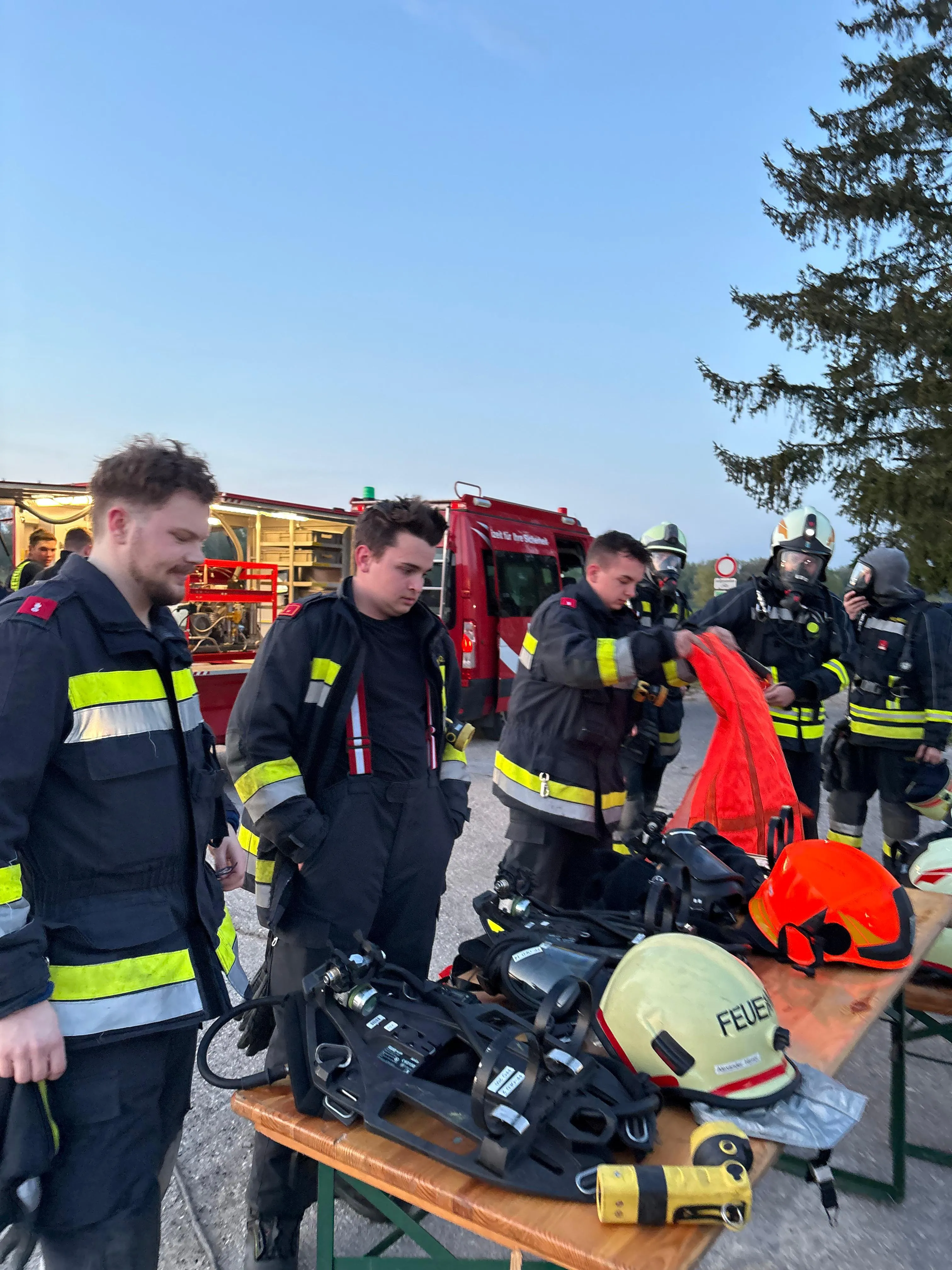 Brand im Wohngebäude - Gesamtübung Bild 2