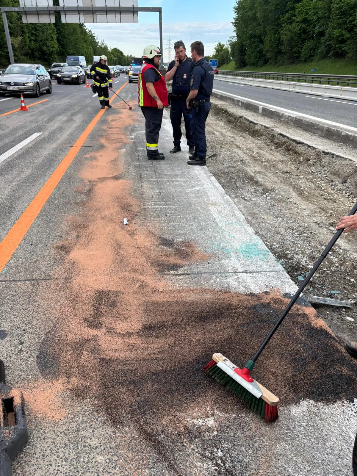S1 - Ölspur nach Verkehrsunfall Bild 2