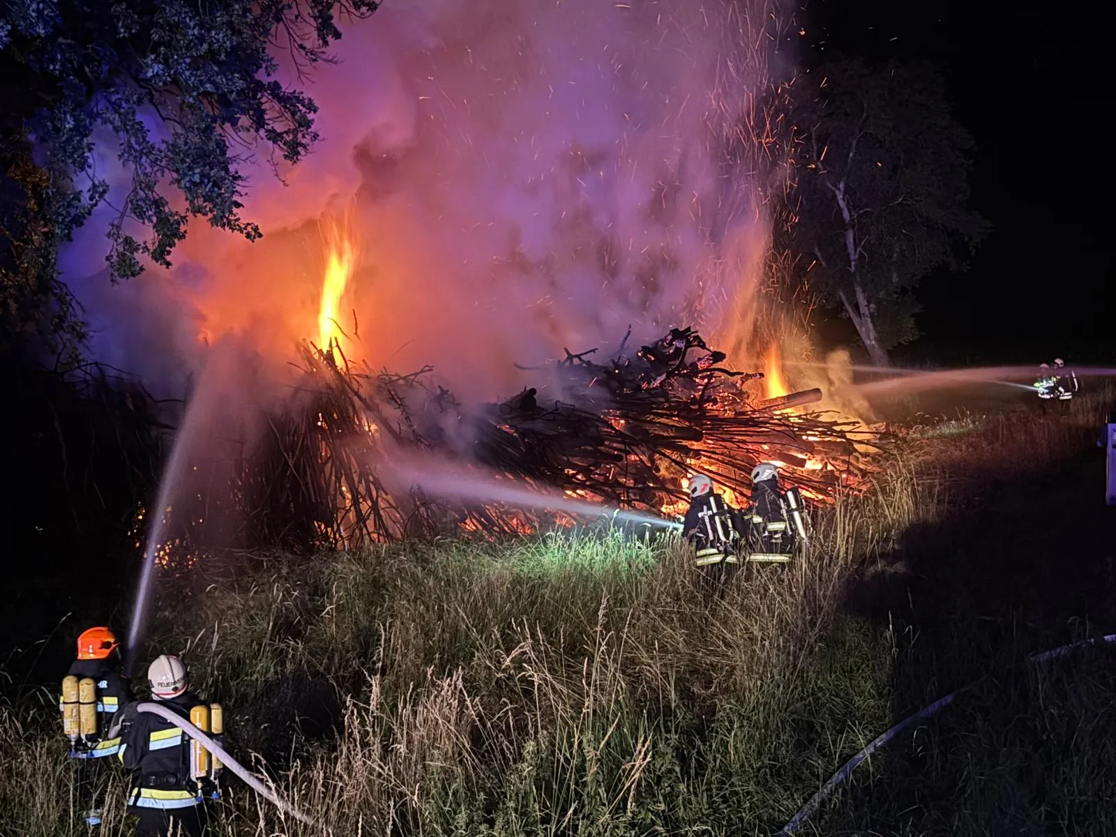 B2 - Brand im Freien Bild 4