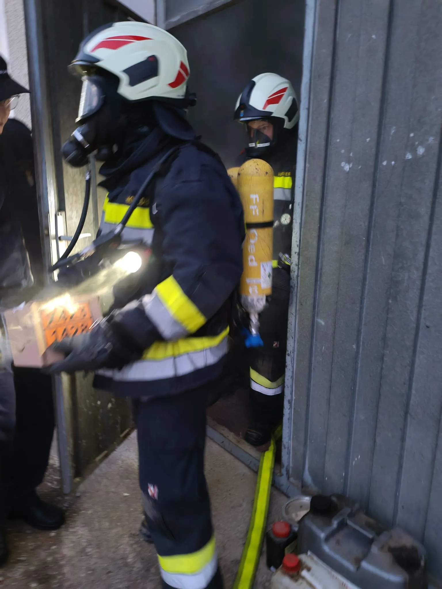 Gesamtübung - Brand eines Landwirtschaftlichen Objekts Bild 5