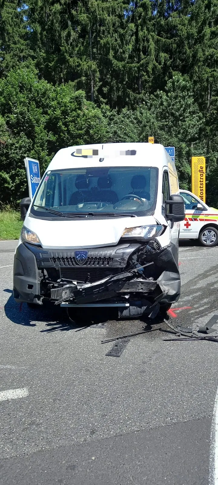 T1 - Verkehrsunfall Bild 2