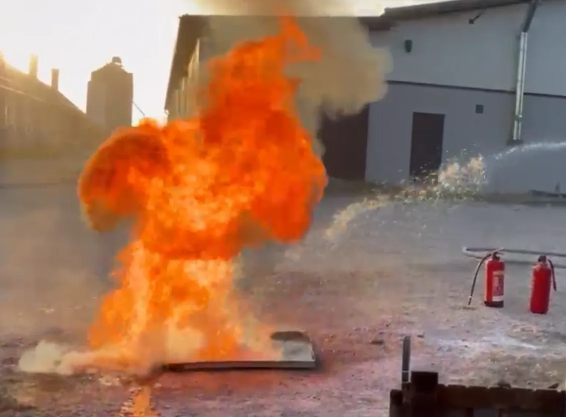 Feuerlöscher-Übung Bild 2